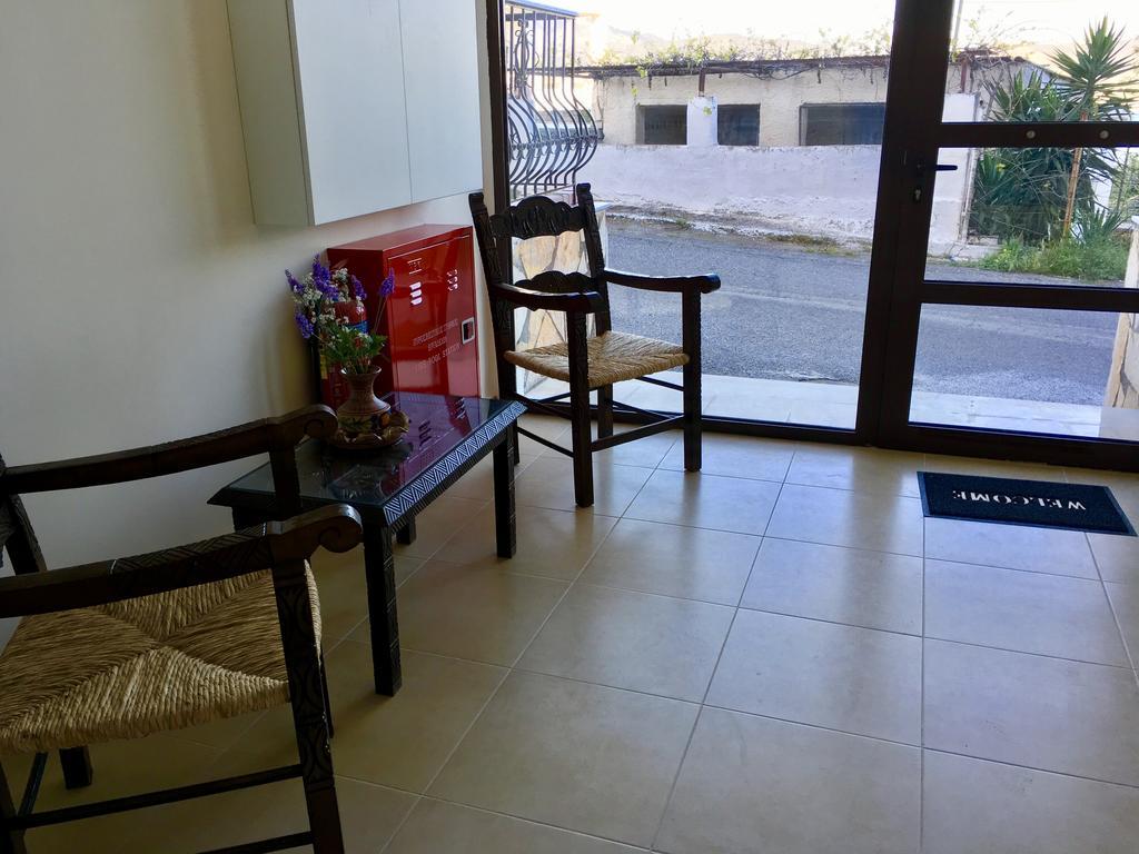 Demeliza Apartments Плака Екстериор снимка